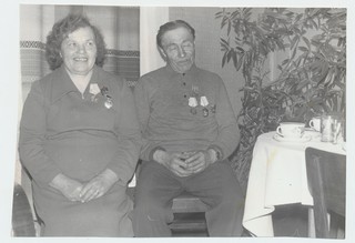 Mahtra sovhoosi töötajad Ilse ja Robert Jõerand oma kodus Lõiuse külas