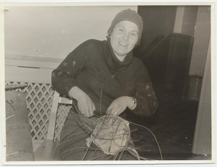 Juuru kultuurimaja korvipunujate ring. Korvipunuja Linda Kivimurd