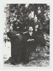 Voldemar Panso õdede ja sõpradega Gleini pargis 1935.a.