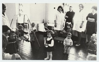 Mahtra sovhoosi lastepäevakodu avamise päeval 10.nov.1970