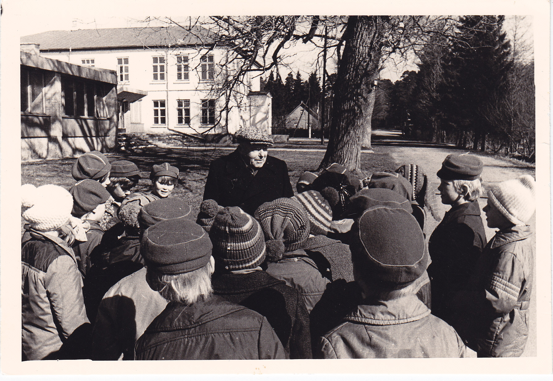Nikolai Salm Kärla kooli õpilastega