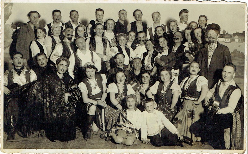 Narva tekstiilitööliste laulu- ja tantsuansambli liikmed