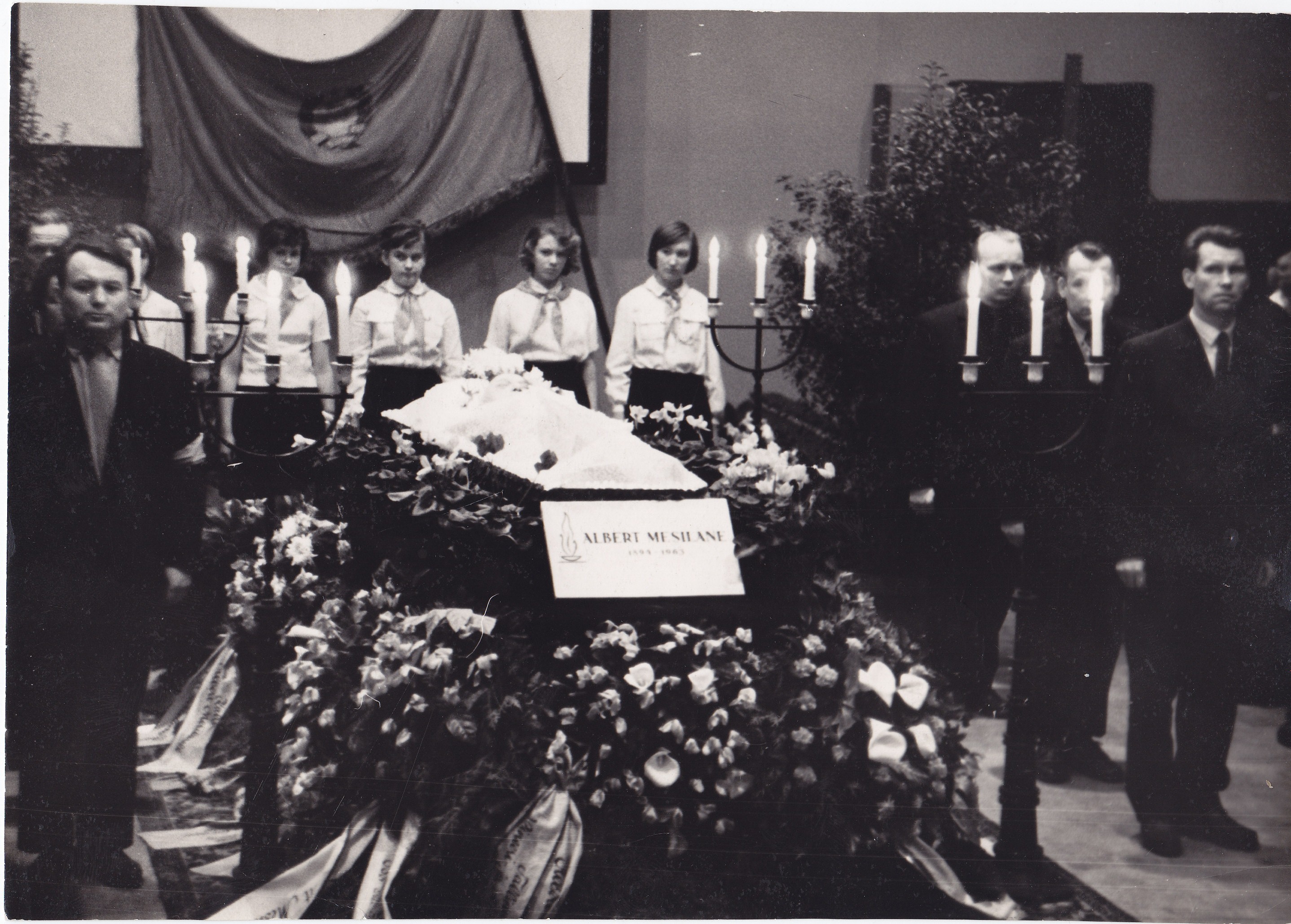Albert Mesilase matus