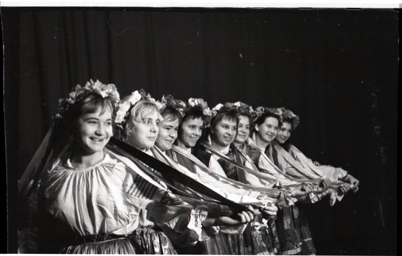 Narva Linnakutsekeskkooli nr.8 taidlejad esinemas