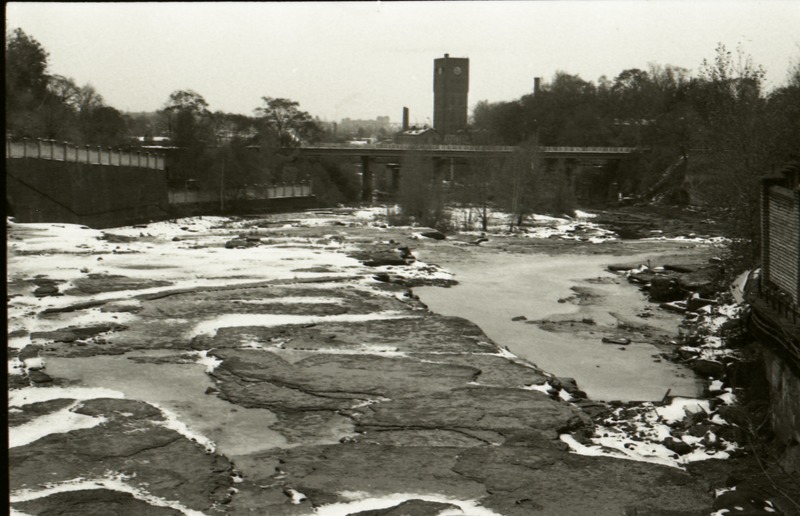 Jalakäijate sild Kreenholmis Narvast Ivangorodi
