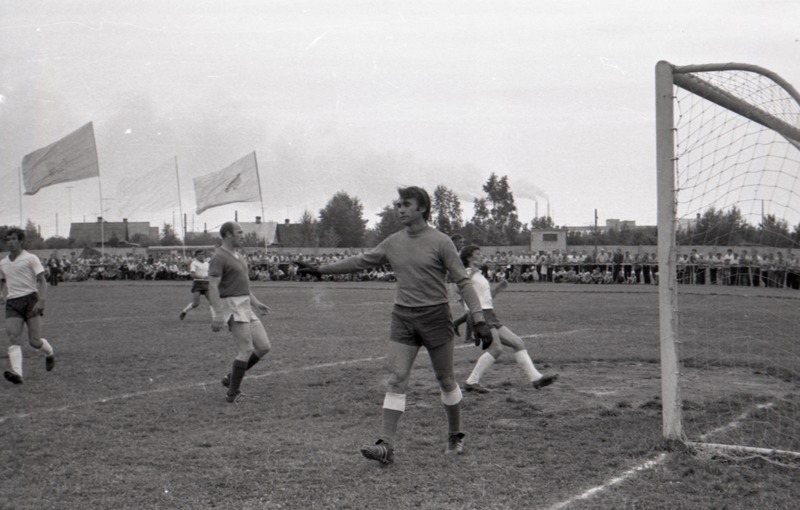 Jalgpallivõistlus Narva  - Moskva (veteranid), mäng värava ees