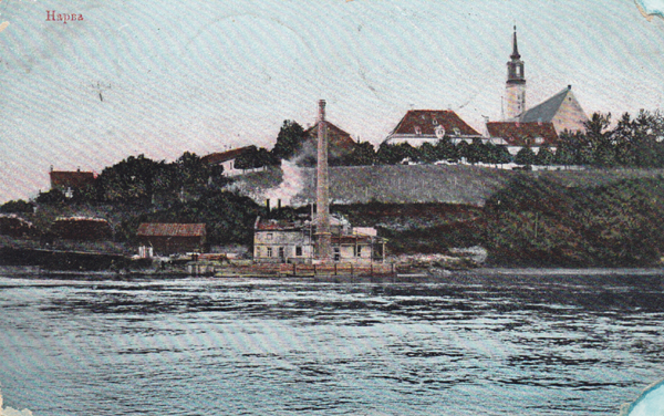 Narva. Vaade pumbamajale ja vana linnale