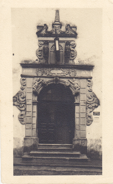 Narva. Viru tn. 13 maja portaal