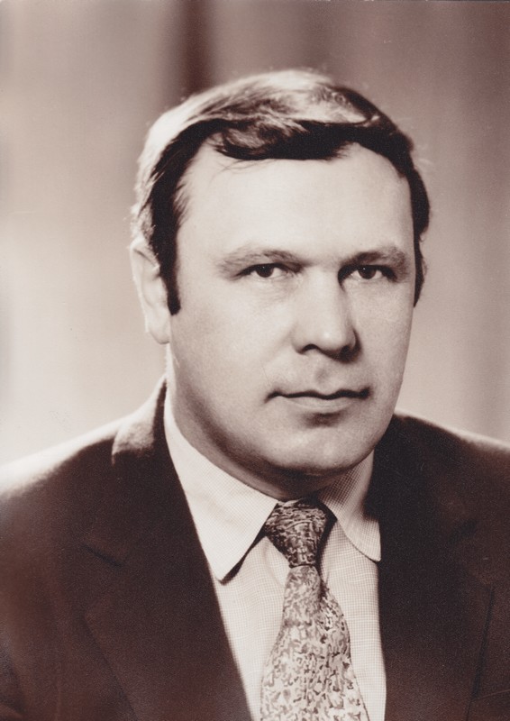 Pjotr Orlov, mööblikombinaadi operaator