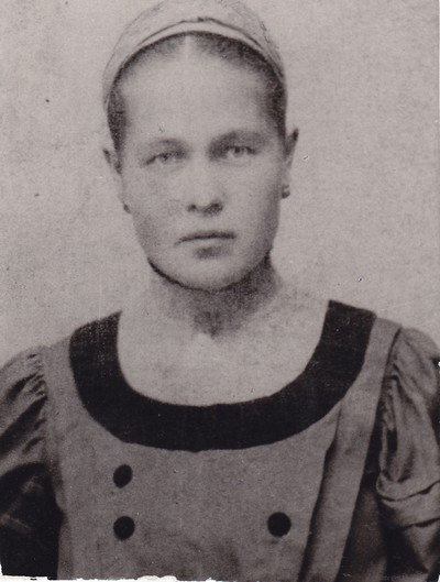 U. Larionova (1890-..), 1905-1907.a. revolutsioonist osavõtja Narvas