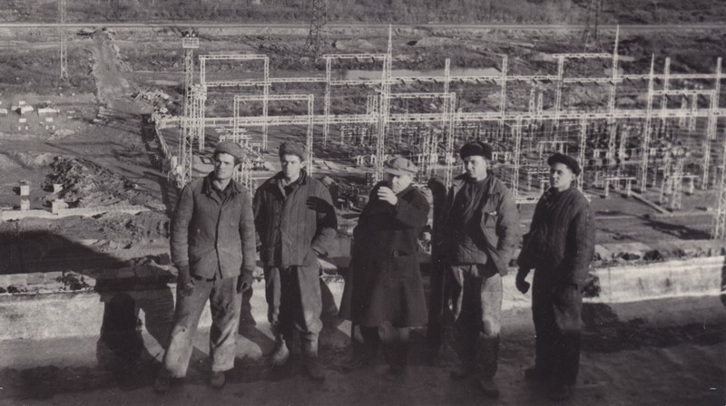 Balti SEJ ehituse ülem V. Kuzin ehitajate keskel