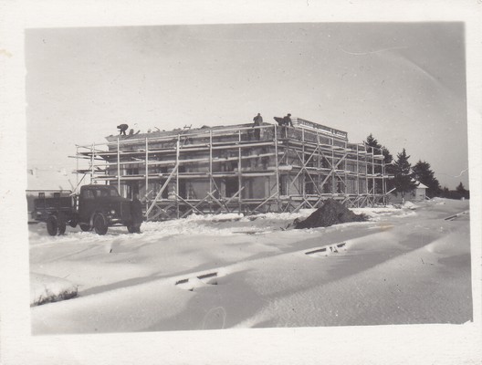 Sõjajärgne Ivangorod. Jaamahoone ehitamine. 1954