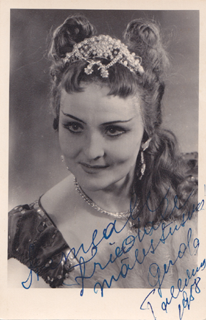 Gerda Murre teatrikostüümis