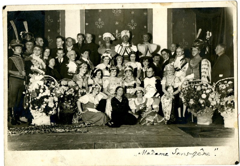 Näitetrupp pärast etendust Madame Sans-Gene