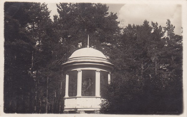 Narva-Jõesuu, paviljon pargis