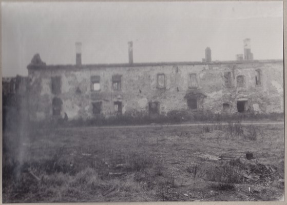 Purustatud Narva vaade,  kasarm linnuses, 1946
