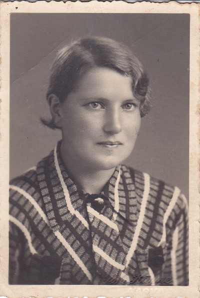 Zoja Hrustaljova, 1937