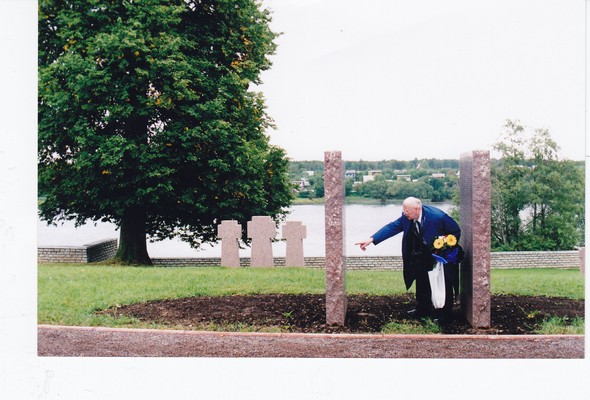 Saksa sõjaväelaste kalmistu avamine Narvas, Suthofi park. 1999.a.