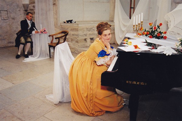 Ajalooliste kostüümide esitlemine  Narva linnuses