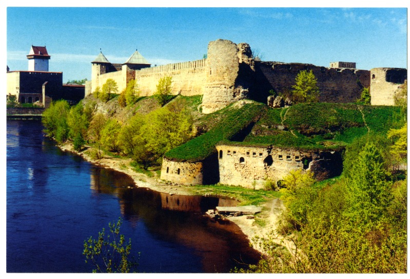 Ivangorodi kindlus ja Narva linnus.