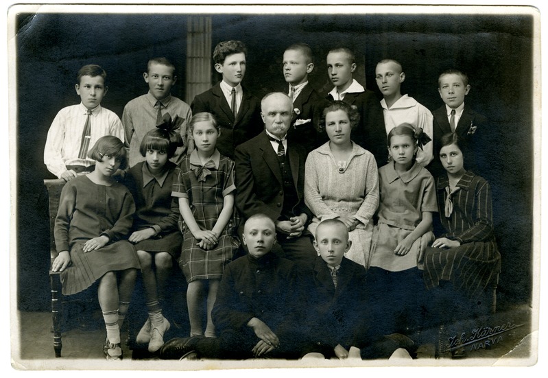 Narva 4. vene algkooli õpilased Linavabrikul