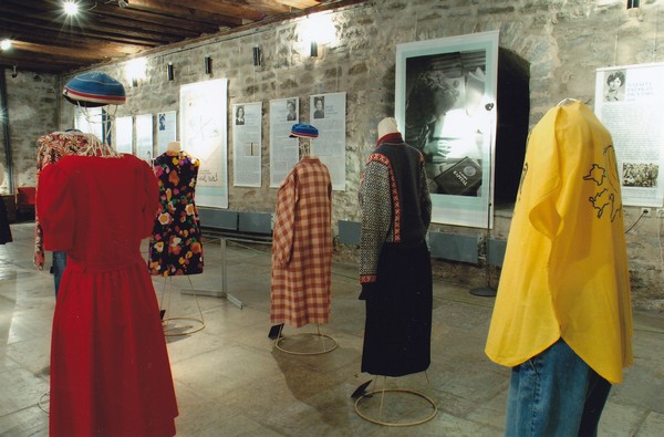 IX Eesti Muuseumide festival Narvas, Eesti Rahvamuuseumi ja Narva Muuseumi näitus Kuue samba kutse. Naisena ülikoolis, 2006