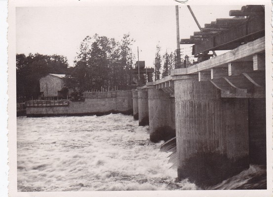 Veejuhtimiskanal Narva Hüdroelektrijaama ja Narva veehoidla vahel