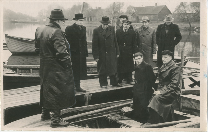 Foto, must-valge, Pärnu Kommunist. Kogunemine sadamas