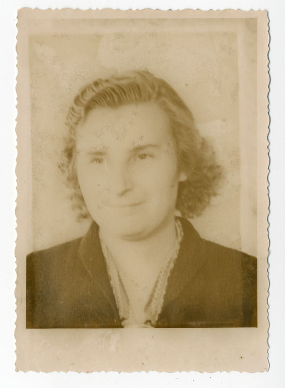 Foto, must-valge. Erna Ruul