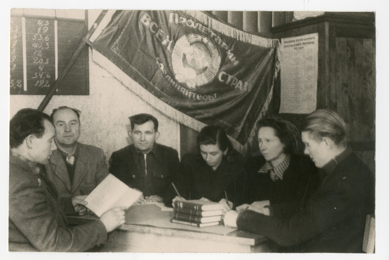 Foto, must-valge, Töörahva Hääl. Ettelugemine