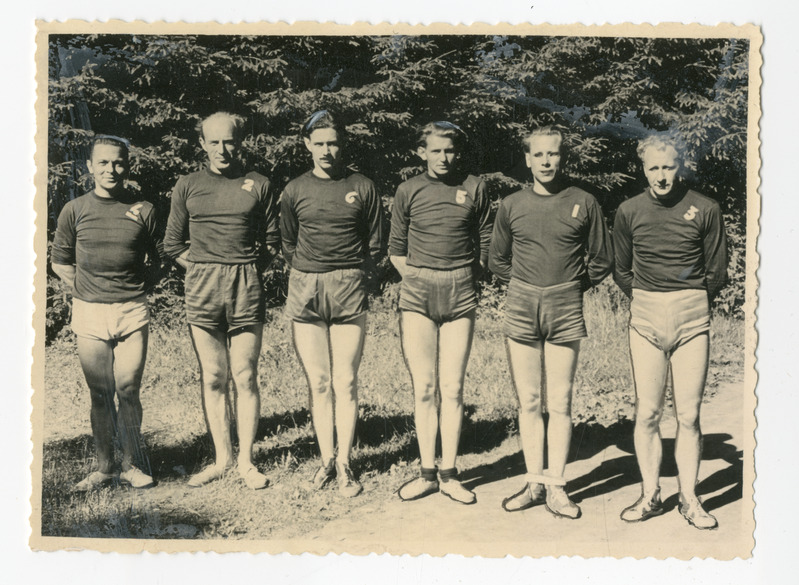 Foto, must-valge. Rivistunud sportlased