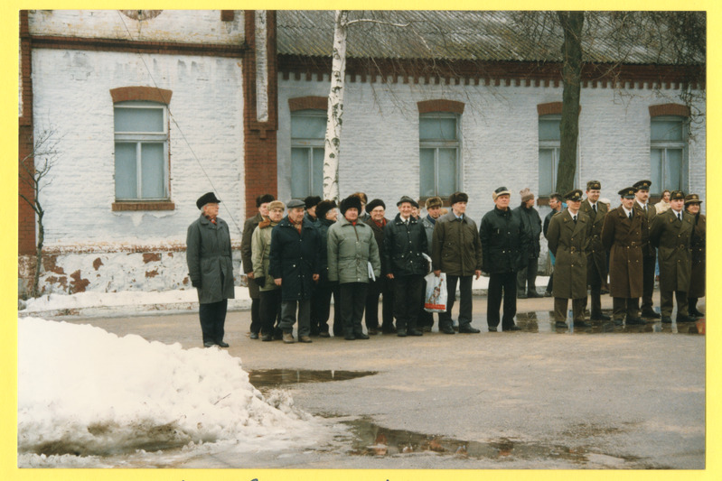 Foto. Veteranid riviväljakul