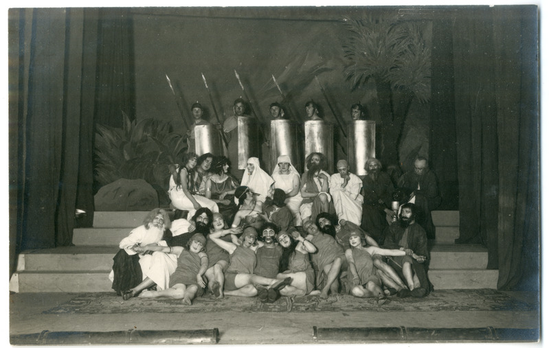 Foto. Pärnu Töölisteatri näidend "Siinai tähistel" tegelaste grupipilt. 14.09.1928.a.