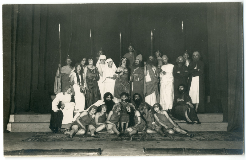 Foto. Pärnu Töölisteatri näidend "Siinai tähistel" tegelaste grupipilt. 14.09.1928.a.