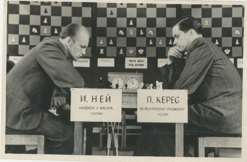 Foto. Iivo Nei ja Paul Keres malevõistlustel. Pärnu, 1955