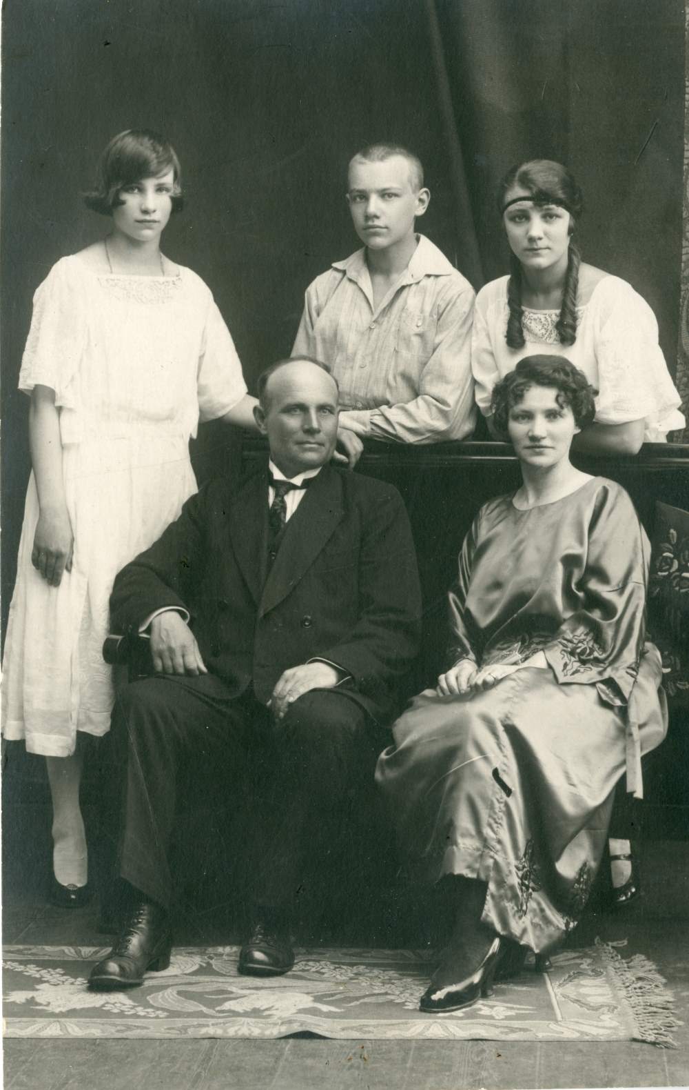 Foto. Kapten Aleksander Jakobson perekonnaga.