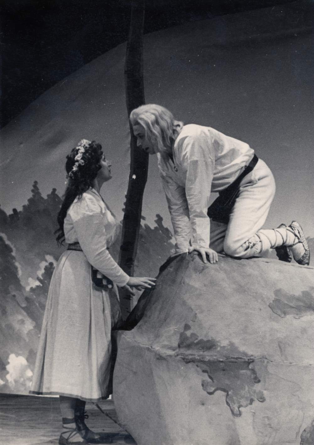 Foto. Ellen Alaküla ja Eduard Ralja A. Kitzbergi näidendis "Libahunt".