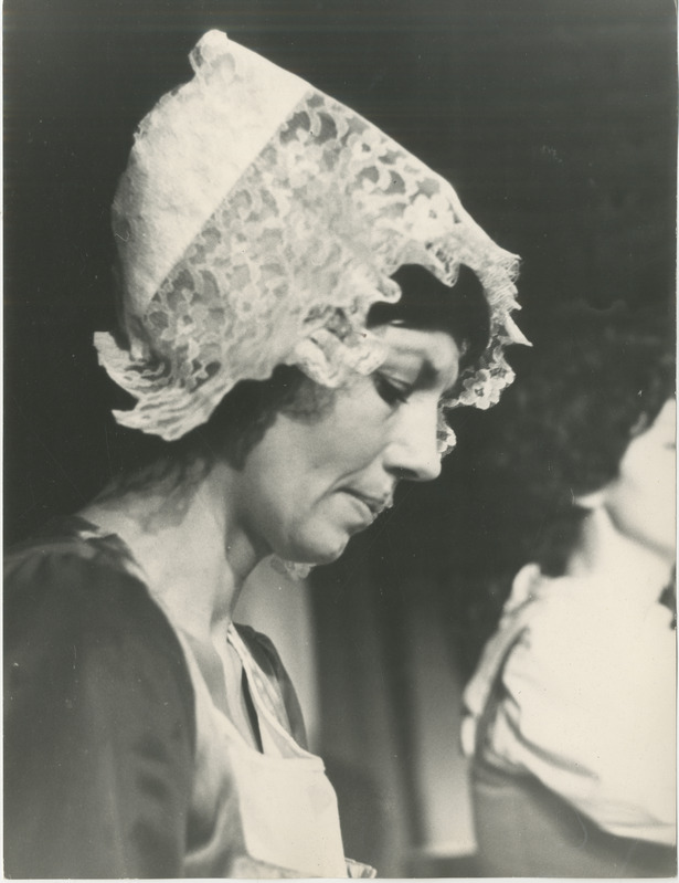 Foto. Siina Üksküla Pärnu teatri lavastuses, Garlo Goldoni rahvakomöödias "Märul Chioggias".