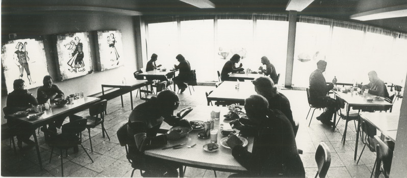 Foto. Vaade Tõstamaa kauplus-söökla sööklapoolsesse ossa.