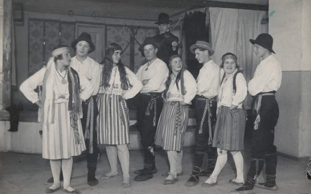 Foto. Parasmaa rahvatantsijad.