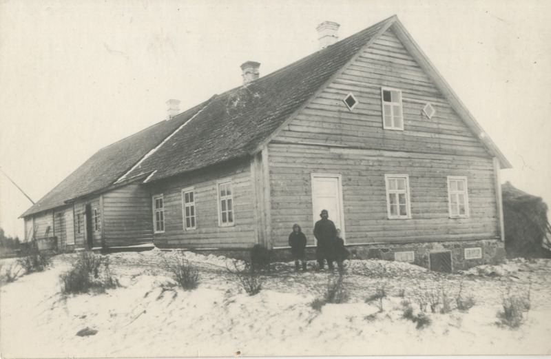 Foto. Allika talu ees- ja külgvaade.