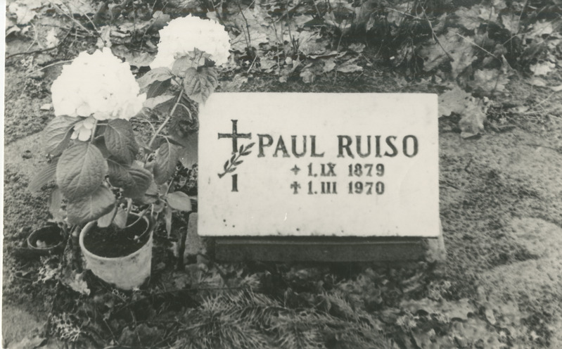 Foto. Paul Ruiso haud Metsaküla kalmistul.