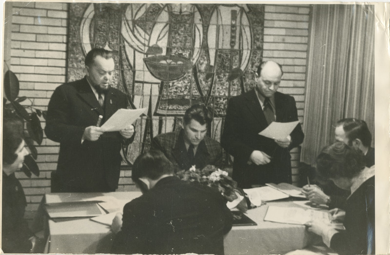 Foto. Sots.võistluse sõlmimine "Bolševiku" ja "Edasi" kolhooside vahel.