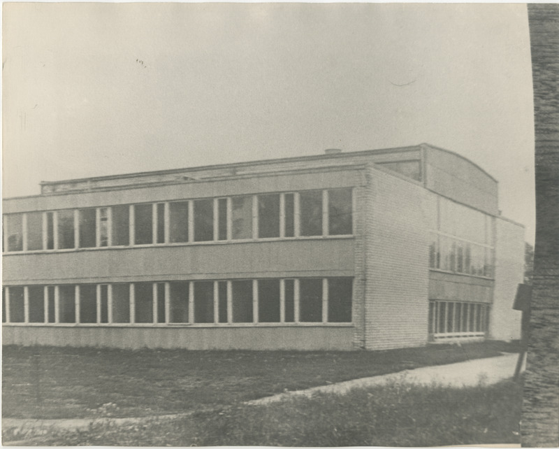 Foto. Fotokoopia. Are 8.-kl kooli juurdeehitus 1970.aastast.