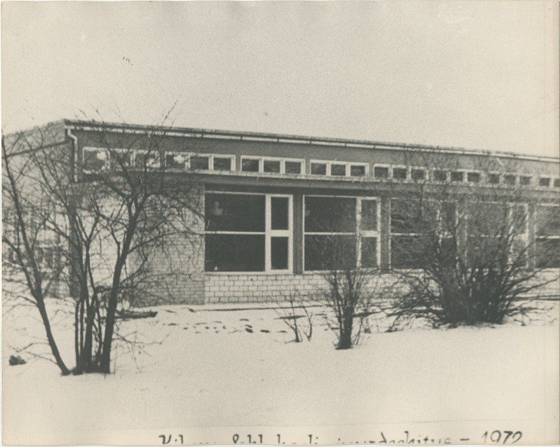 Foto. Fotokoopia. Kihnu 8.-kl kooli juurdeehitus 1972.aastast.