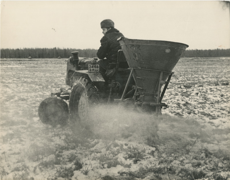 Foto, 1970-ndad. Kombain põllul.