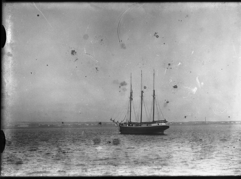 Klaasnegatiiv. Kolmemastiline purjelaev merel. Pärnu maakond