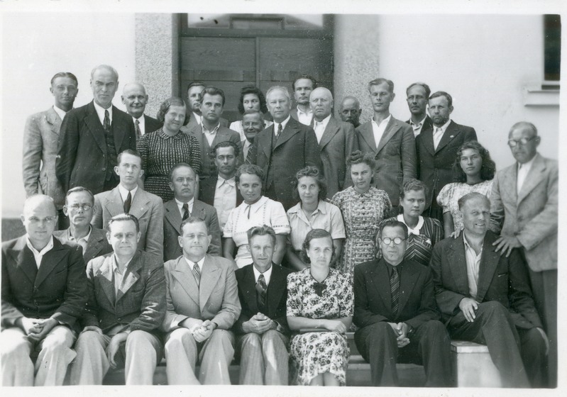 Foto. Pärnu Maavalitsuse personal 7.august 1940. Pärnu.