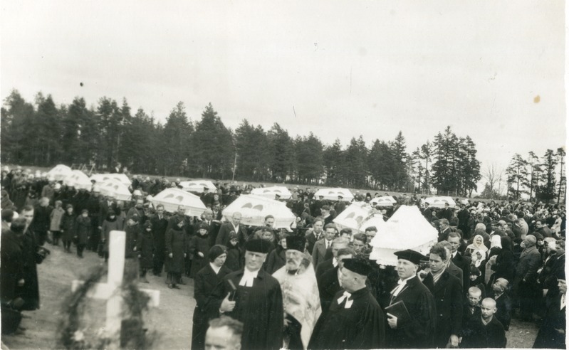 Foto. Kilingi-Nõmme alevi II algkooli põlengu ohvrite matus. Saarde, 1937