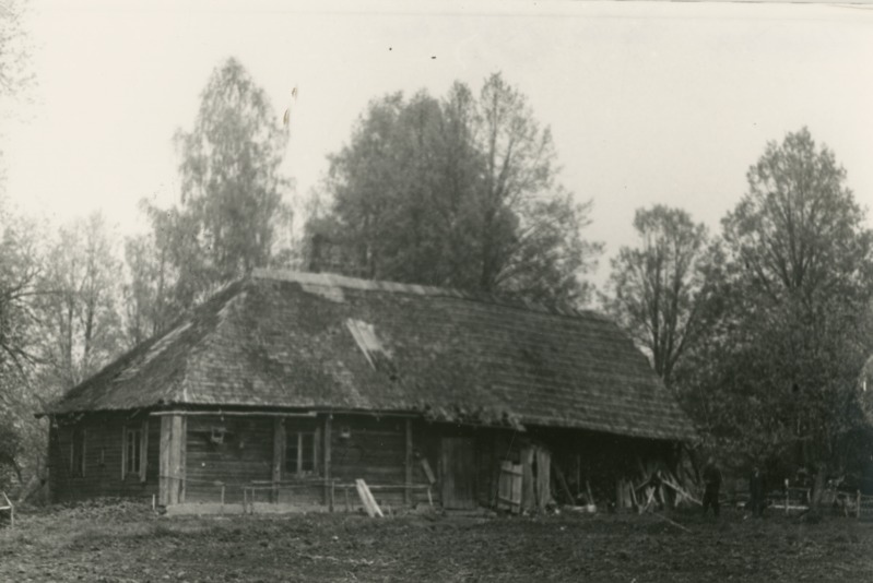 Foto. Jäärja valla Uuetoa talu